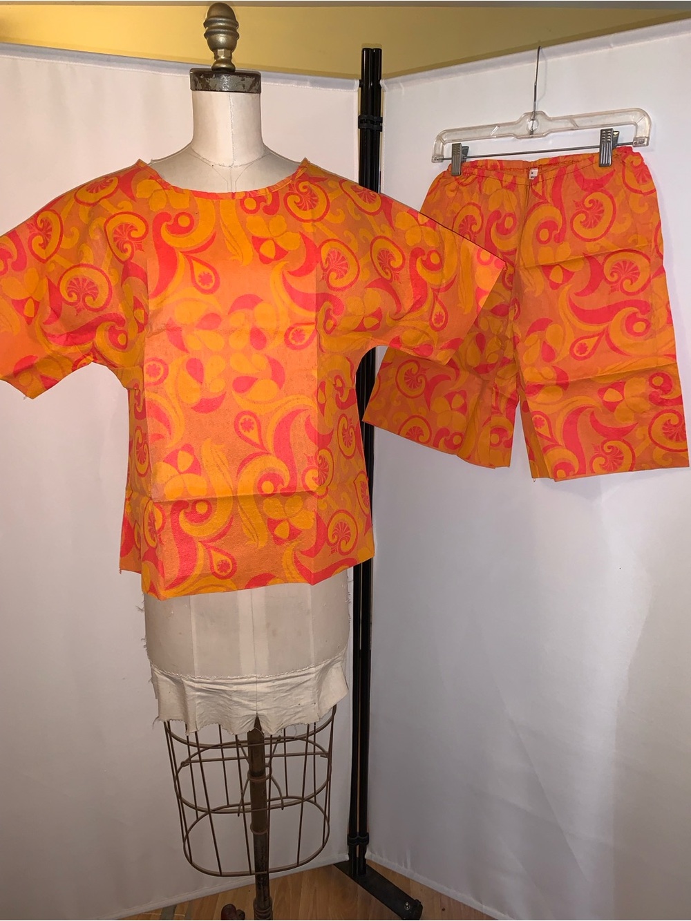 Vintage 60’s pop art paper top / shorts set Dead stock M 21st Century